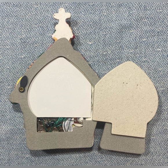 Christmas Frame Vintage Lighted and Musical Needs Battery NEW - Picture 3 of 6